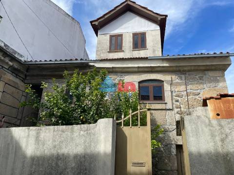 Moradia para Restaurar T5 Venda em Tavares (Chãs, Várzea e Travanca),Mangualde