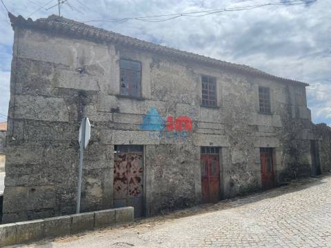 Moradia para Restaurar T3 Venda em Santiago de Cassurrães e Póvoa de Cervães,Mangualde