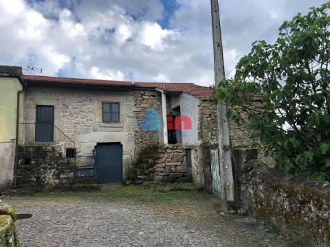 Moradia para Restaurar  Venda em Santiago de Cassurrães e Póvoa de Cervães,Mangualde
