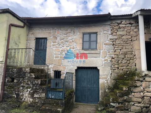 Moradia para Restaurar  Venda em Santiago de Cassurrães e Póvoa de Cervães,Mangualde