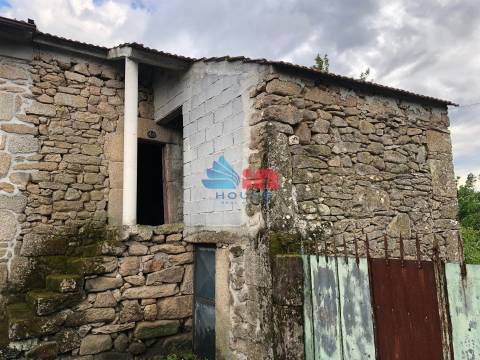 Moradia para Restaurar  Venda em Santiago de Cassurrães e Póvoa de Cervães,Mangualde