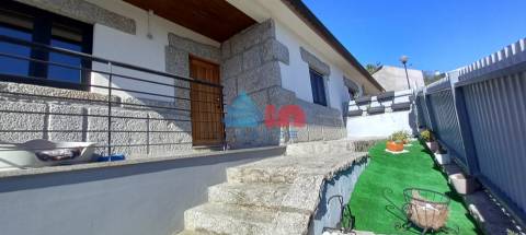 Moradia Geminada T2 Venda em Santa Comba Dão e Couto do Mosteiro,Santa Comba Dão