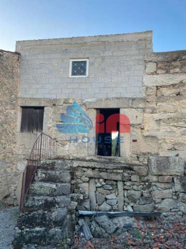 Moradia para Restaurar  Venda em Santiago de Cassurrães e Póvoa de Cervães,Mangualde