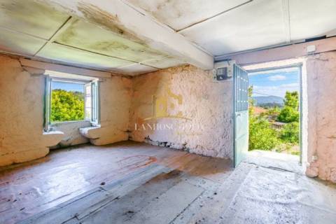 Moradias para Restaurar T5+1, Póvoa de Lanhoso