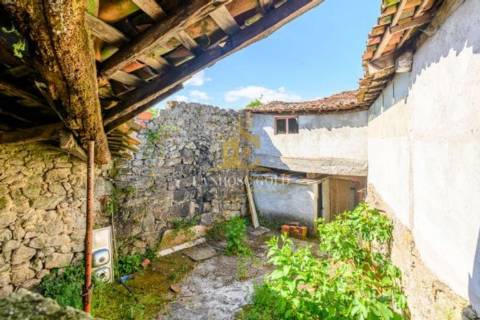 Moradias para Restaurar T5+1, Póvoa de Lanhoso