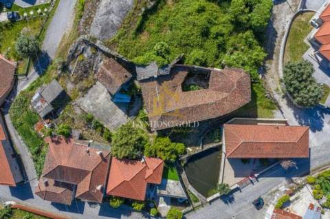 Moradias para Restaurar T5+1, Póvoa de Lanhoso