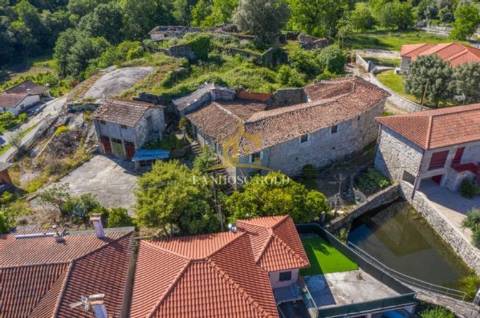 Moradias para Restaurar T5+1, Póvoa de Lanhoso