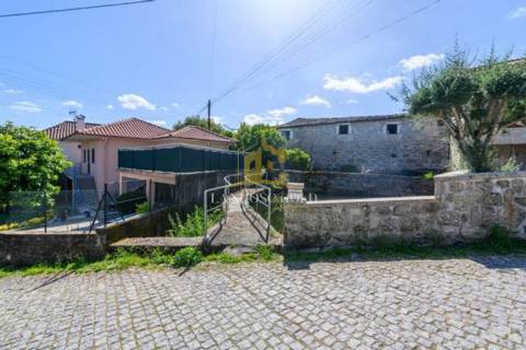 Moradias para Restaurar T5+1, Póvoa de Lanhoso