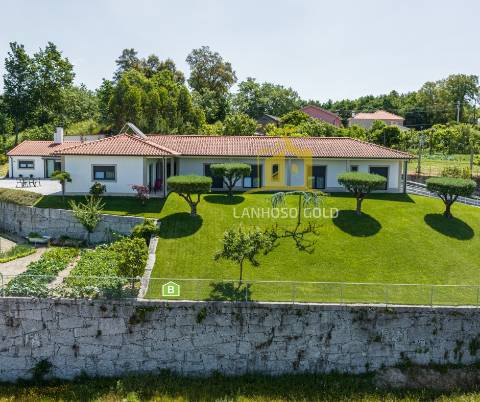 Moradia T4 Venda em Fonte Arcada e Oliveira,Póvoa de Lanhoso