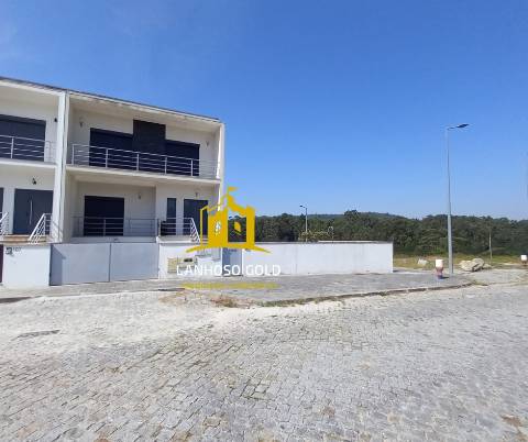 Moradia Geminada T4 Venda em Fonte Arcada e Oliveira,Póvoa de Lanhoso