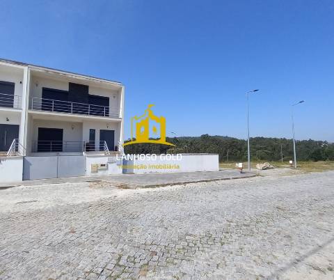 Moradia Geminada T4 Venda em Fonte Arcada e Oliveira,Póvoa de Lanhoso