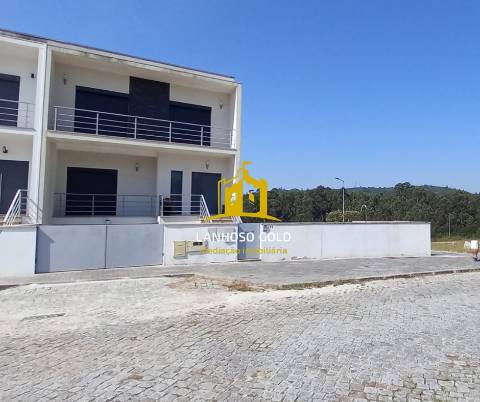 Moradia Geminada T4 Venda em Fonte Arcada e Oliveira,Póvoa de Lanhoso