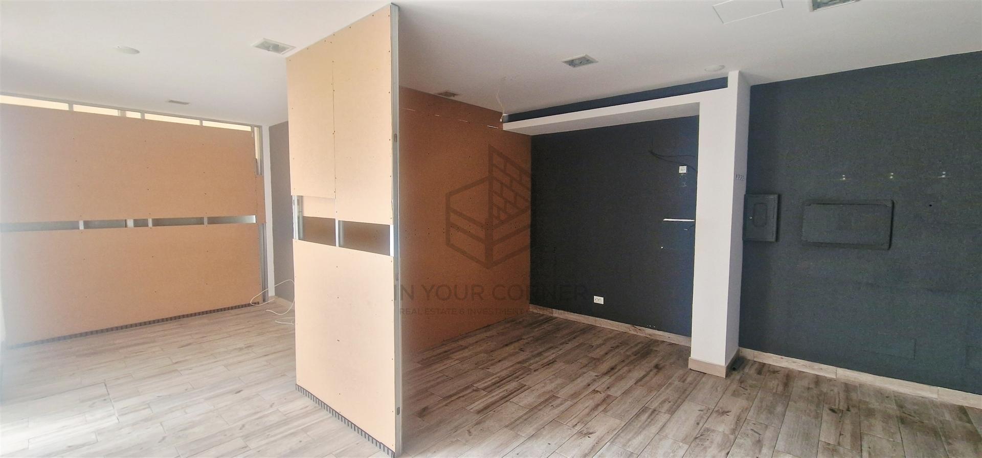 Loja  Venda em Santa Clara,Lisboa