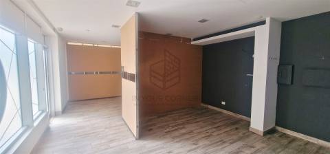 Loja  Venda em Santa Clara,Lisboa