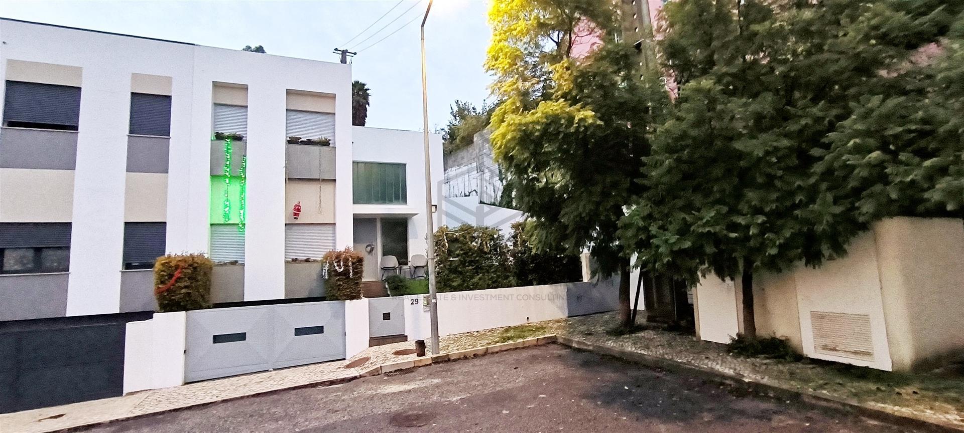 Moradia T5 Venda em Ramada e Caneças,Odivelas