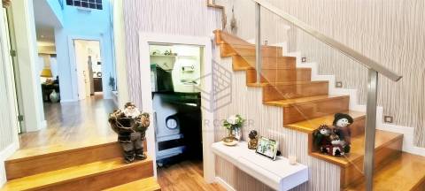 Moradia T5 Venda em Ramada e Caneças,Odivelas