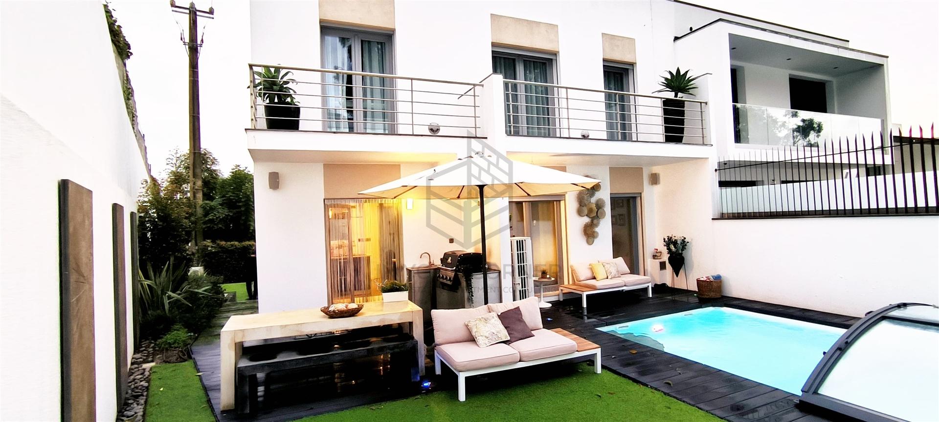 Moradia T5 Venda em Ramada e Caneças,Odivelas