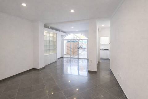 T2 em Conversão com Logradouro e Garagem Privativa – Oportunidade na Amadora