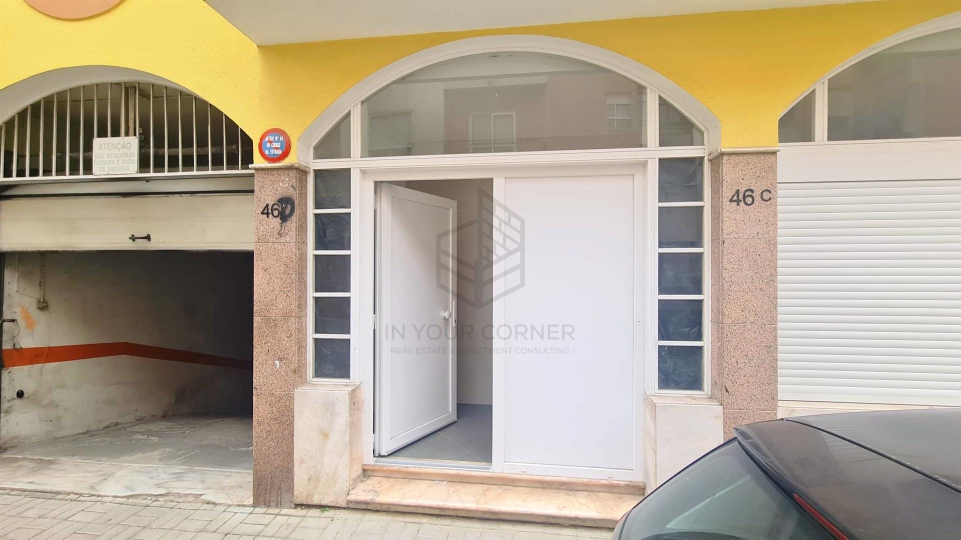 T2 em Conversão com Logradouro e Garagem Privativa – Oportunidade na Amadora