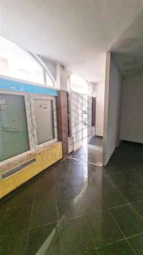 T2 em Conversão com Logradouro e Garagem Privativa – Oportunidade na Amadora