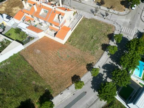 Terreno para construção com projeto aprovado _ Urbanização dos Mélias, Santa Joana