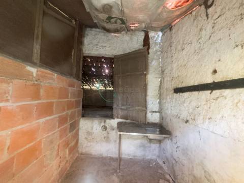 Moradia para Restaurar  Venda em Oliveirinha,Aveiro