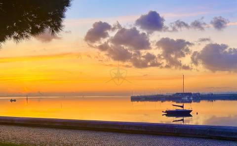 Prédio histórico na emblemática cidade do Montijo para reabilitar