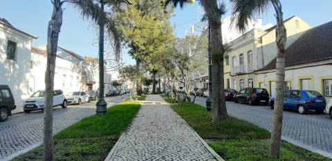 Prédio Misto para Investimento na Avenida dos Pescadores - Montijo