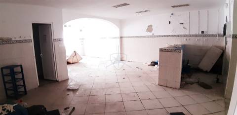 Prédio Misto para Investimento na Avenida dos Pescadores - Montijo