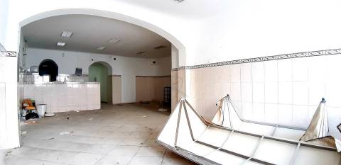 Prédio Misto para Investimento na Avenida dos Pescadores - Montijo