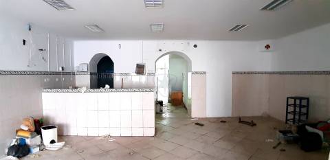 Prédio Misto para Investimento na Avenida dos Pescadores - Montijo