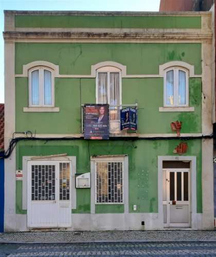 Prédio Misto para Investimento na Avenida dos Pescadores - Montijo