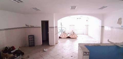 Prédio Misto para Investimento na Avenida dos Pescadores - Montijo