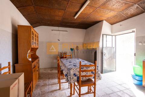 Moradia em  Montinhos dos Pegos