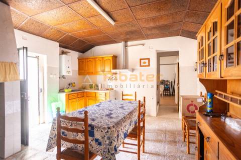 Moradia em  Montinhos dos Pegos