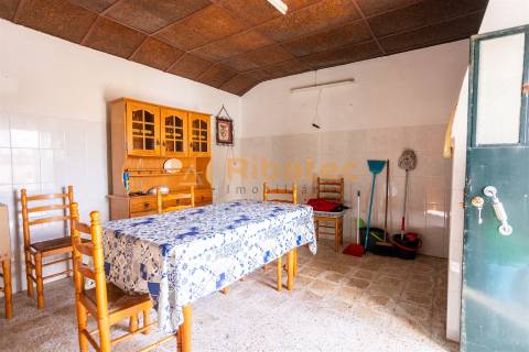 Moradia em  Montinhos dos Pegos