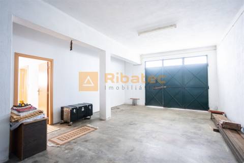 Moradia em  Montinhos dos Pegos