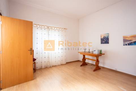 Moradia em  Montinhos dos Pegos