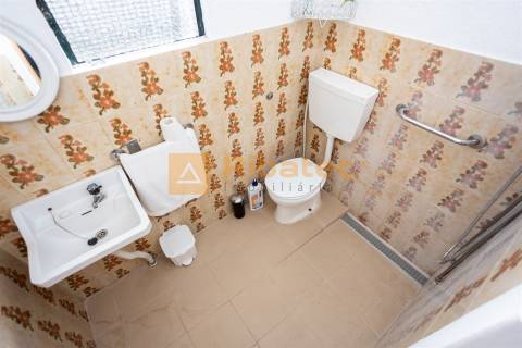 Moradia em  Montinhos dos Pegos