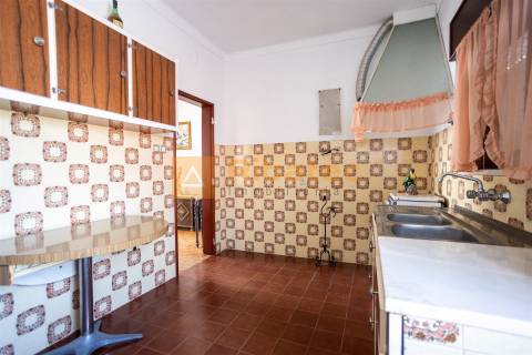 Moradia em  Montinhos dos Pegos