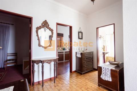 Moradia em  Montinhos dos Pegos