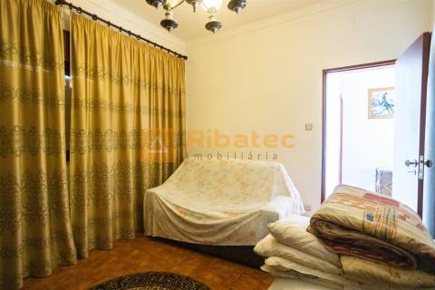 Moradia em  Montinhos dos Pegos