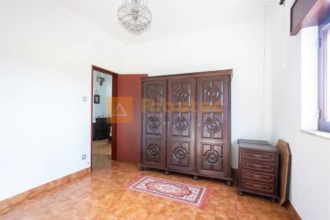 Moradia em  Montinhos dos Pegos