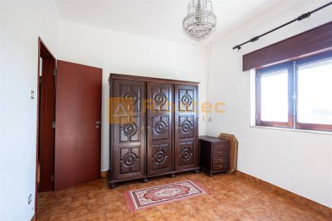 Moradia em  Montinhos dos Pegos