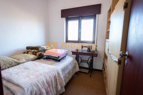 Moradia em  Montinhos dos Pegos