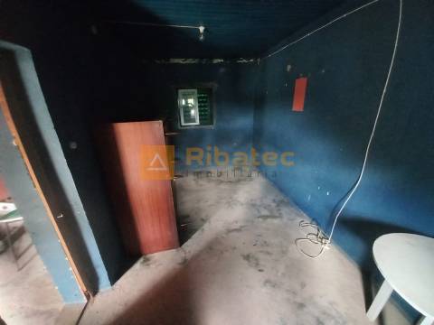 Moradia  com terreno na Fajarda