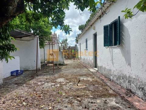 Moradia  com terreno na Fajarda