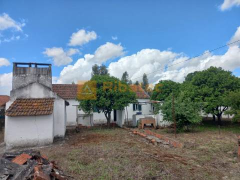 Moradia  com terreno na Fajarda