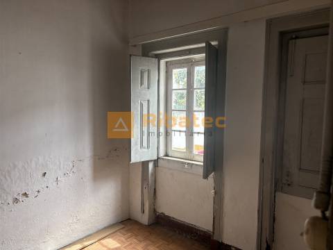 Moradia para remodelar em Coruche