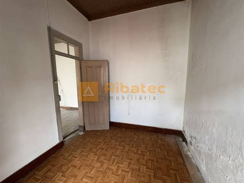 Moradia para remodelar em Coruche